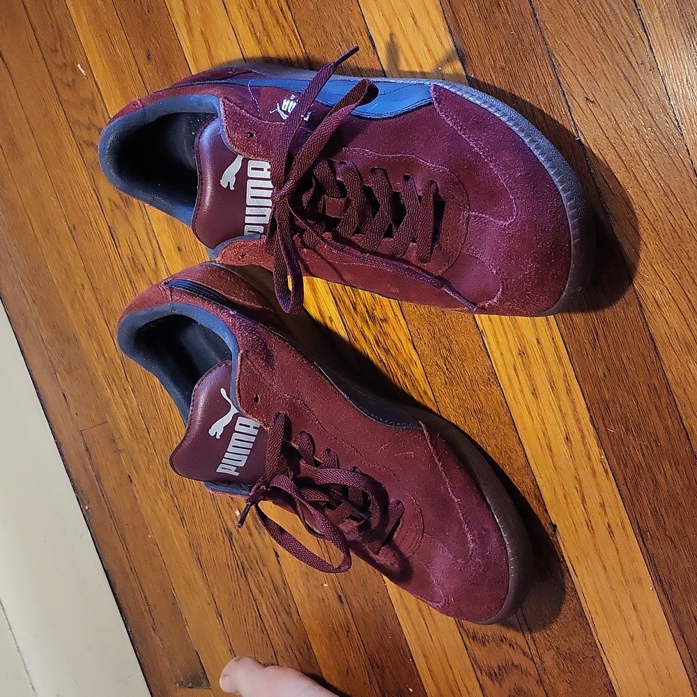 Mens 11 Maroon and navy Puma suede Shoes